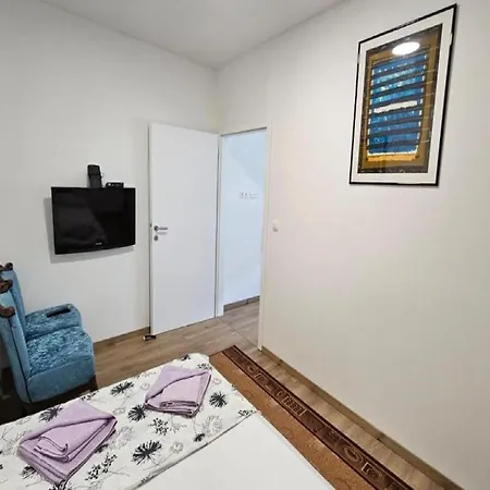 Apartment - Two Bedroom With Terrace Gracac (Zadar)