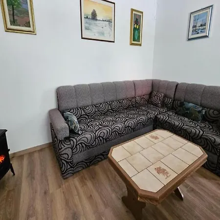 - Two Bedroom With Terrace Διαμέρισμα Gračac
