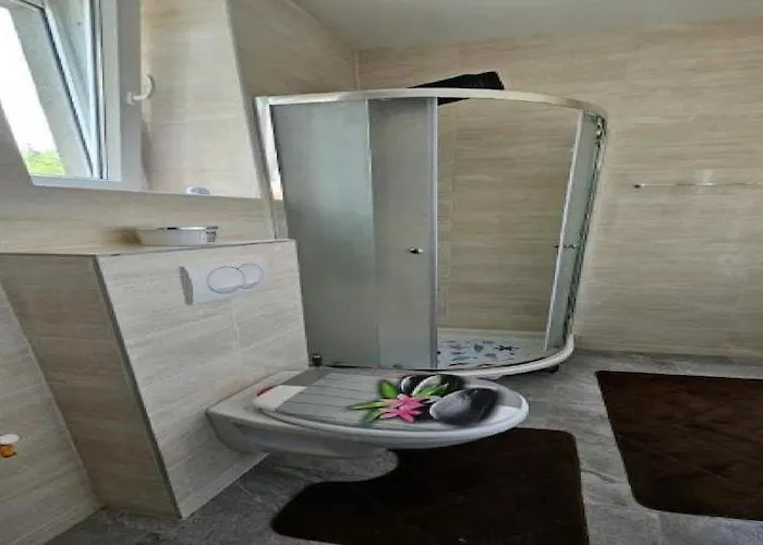 - Two Bedroom With Terrace Apartment *