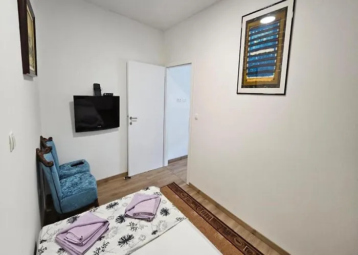 Apartment - Two Bedroom With Terrace Gracac (Zadar)